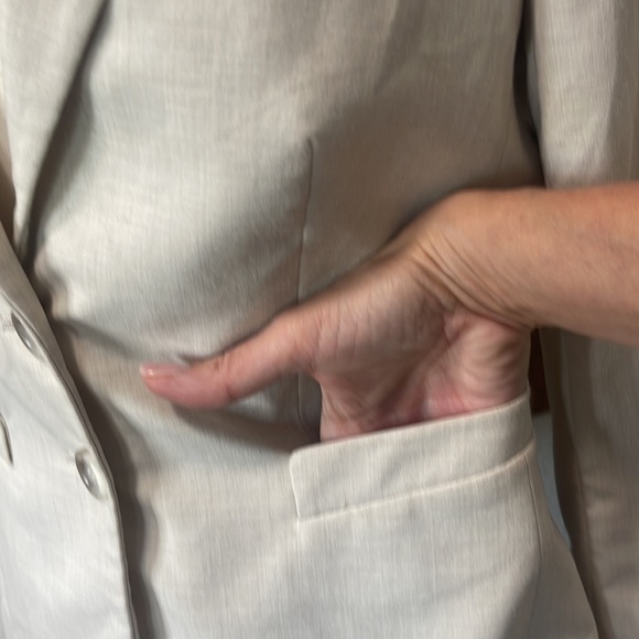 The Limited Cream Blazer with Pockets - Picture 3 of 13